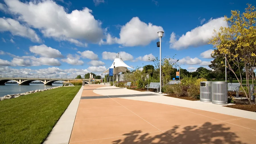 بتن رنگی چیست